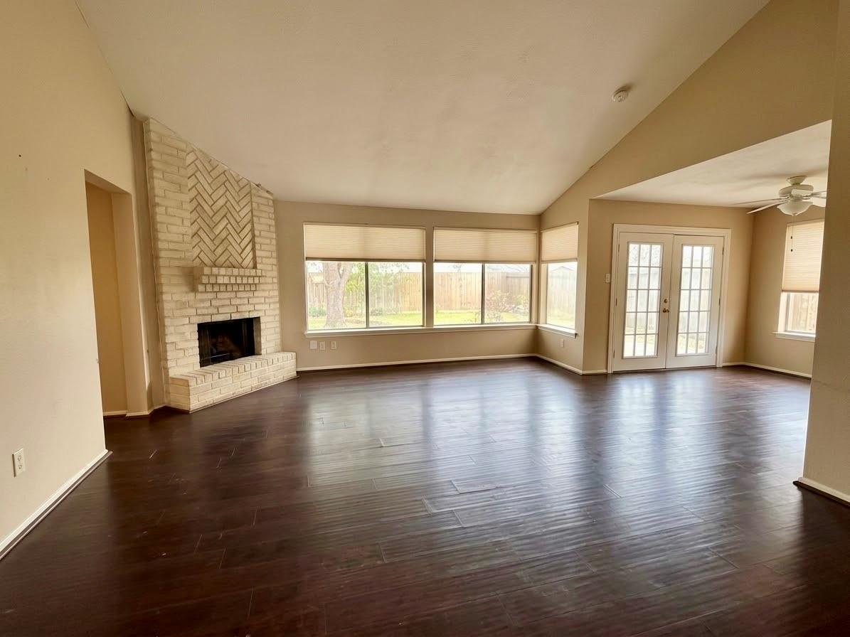 1118 W Belgravia Drive