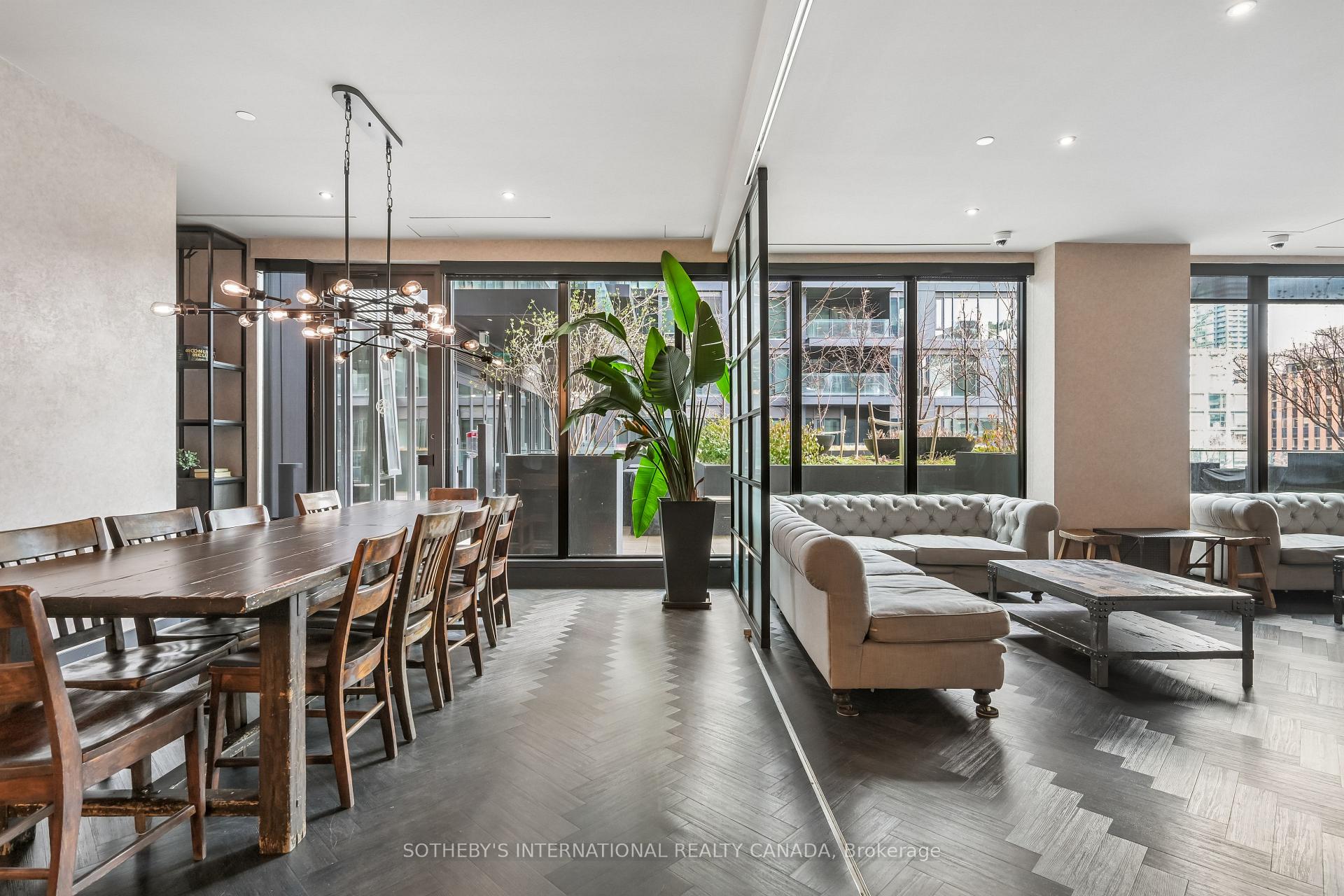 505 Richmond Street W 403