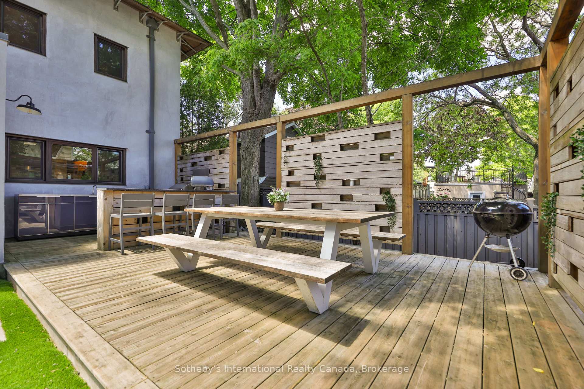 55 Chisholm Street
