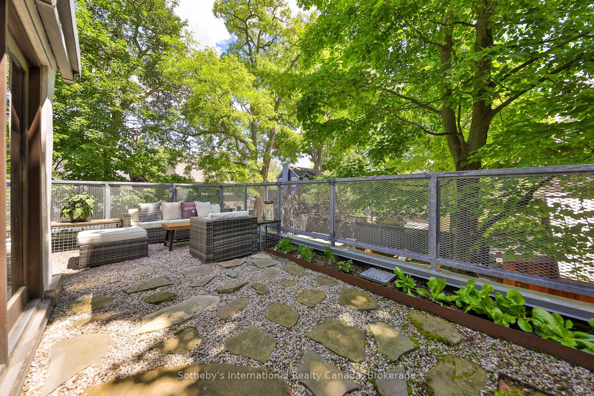 55 Chisholm Street