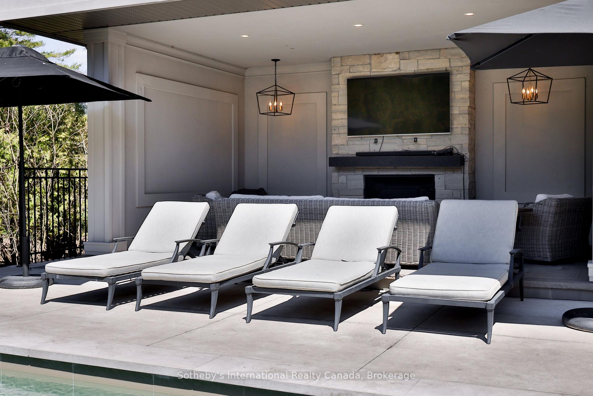 1497 Lakeshore Road W