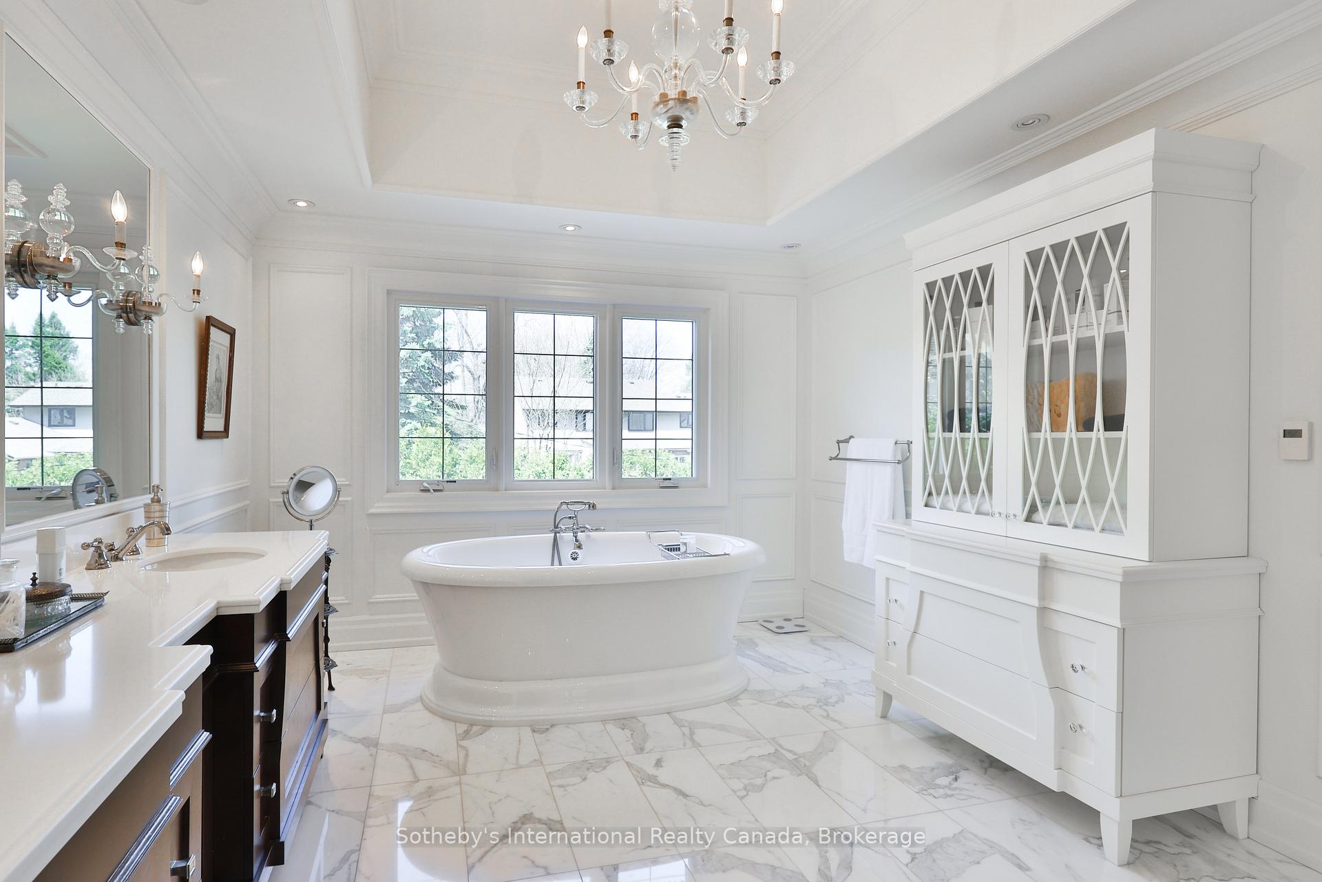 1497 Lakeshore Road W