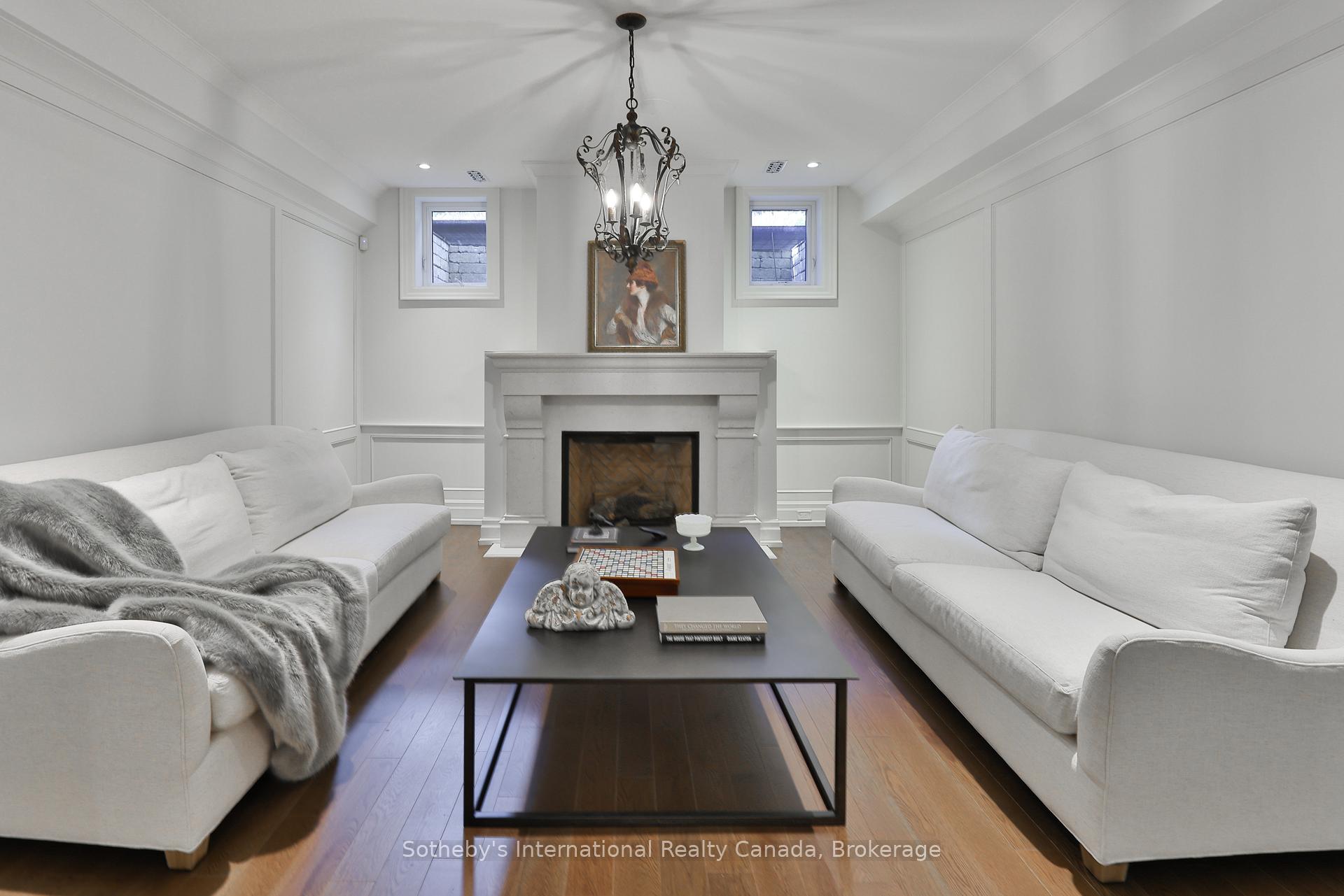 1497 Lakeshore Road W