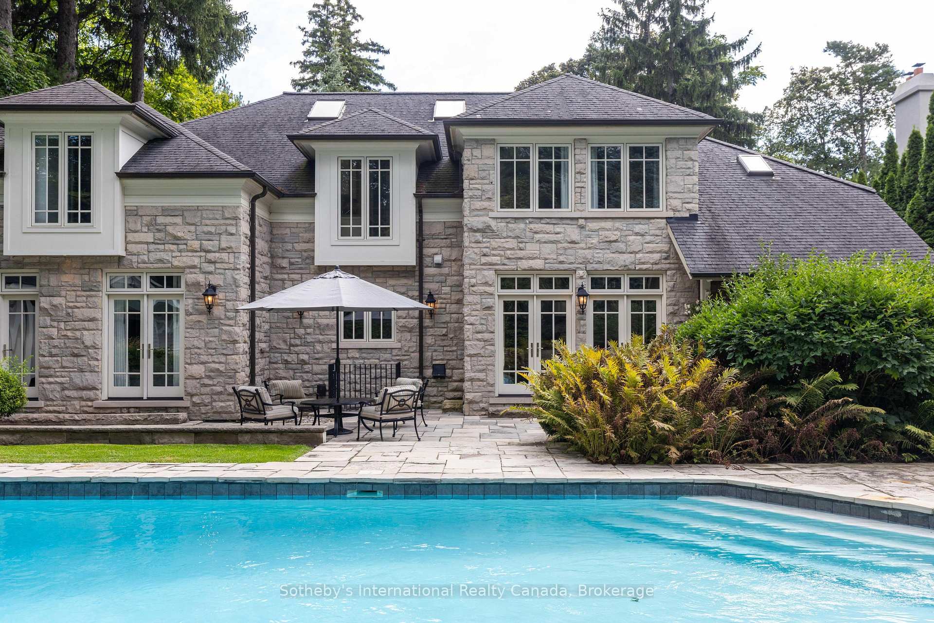 1073 Lakeshore Road E
