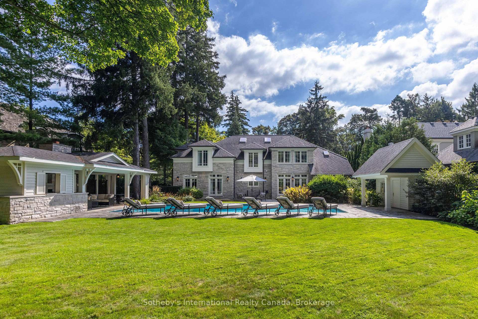 1073 Lakeshore Road E