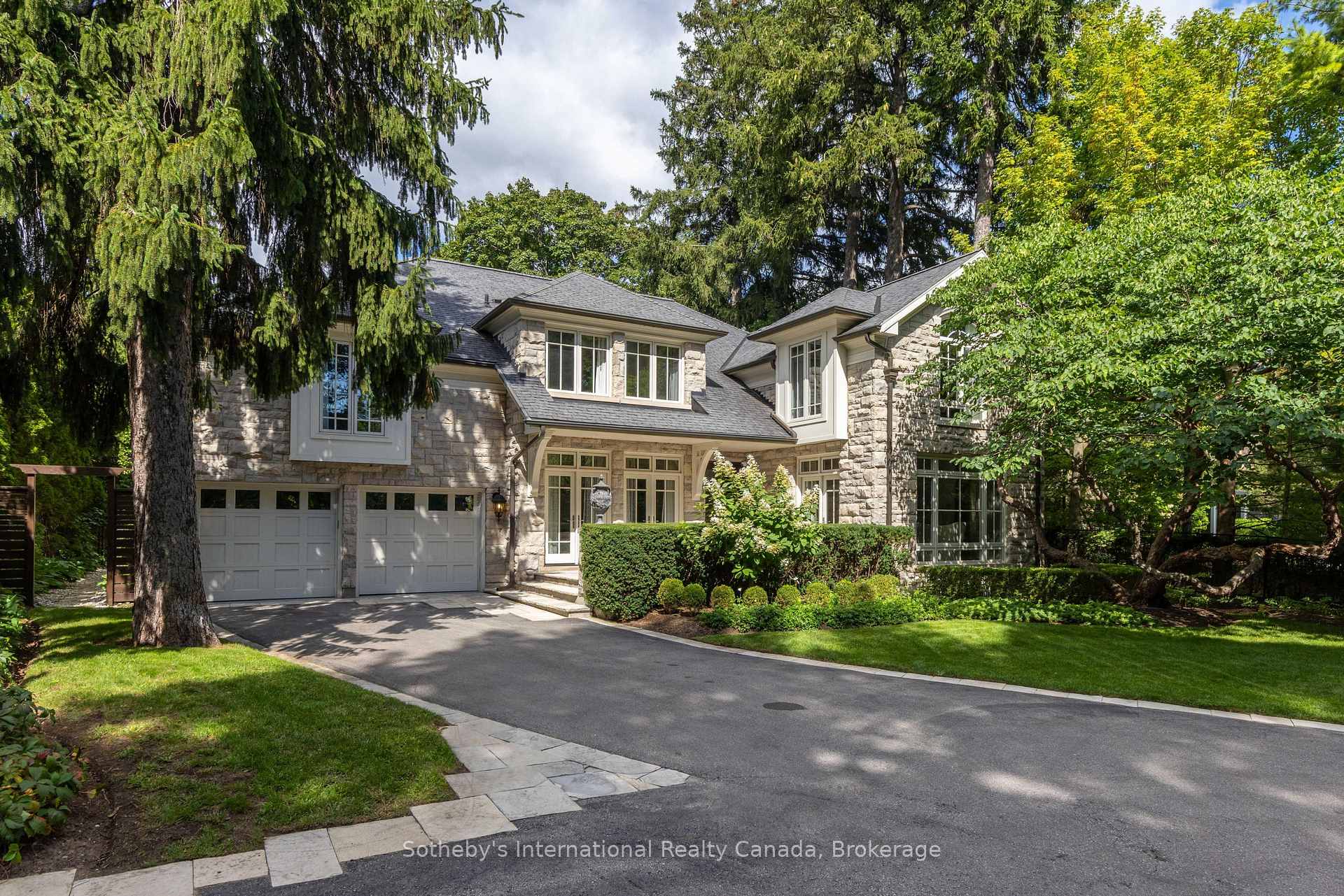 1073 Lakeshore Road E