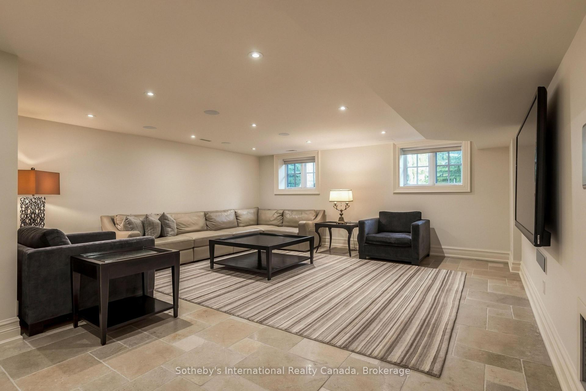1073 Lakeshore Road E