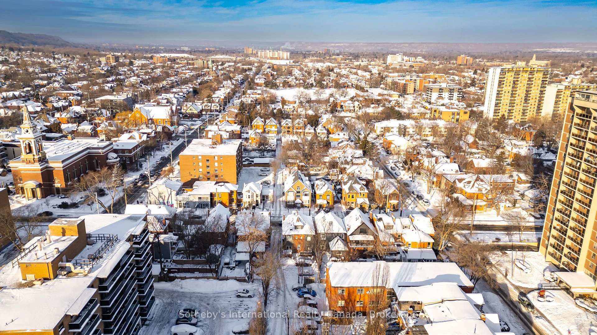 217 Caroline Street S