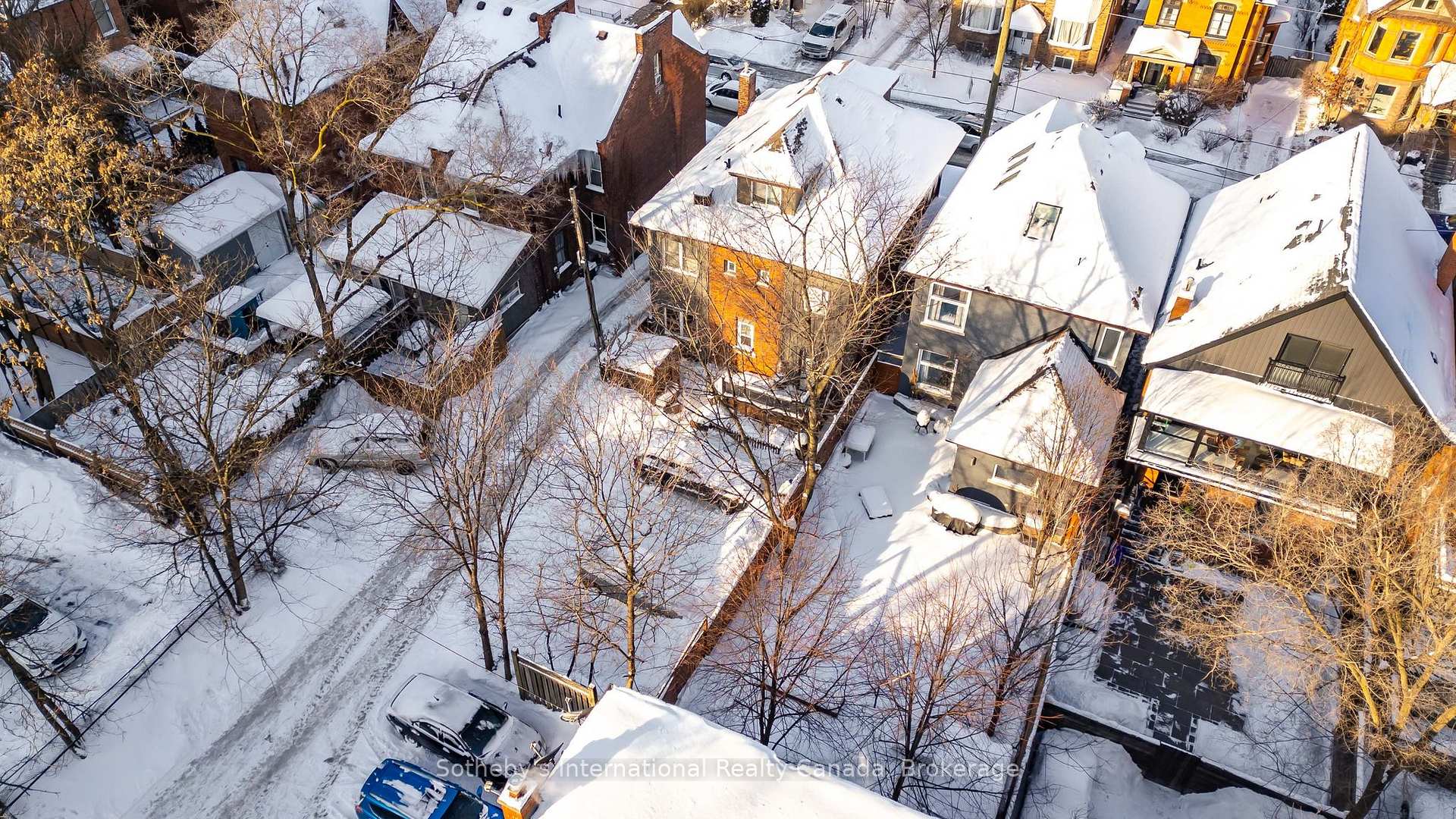 217 Caroline Street S