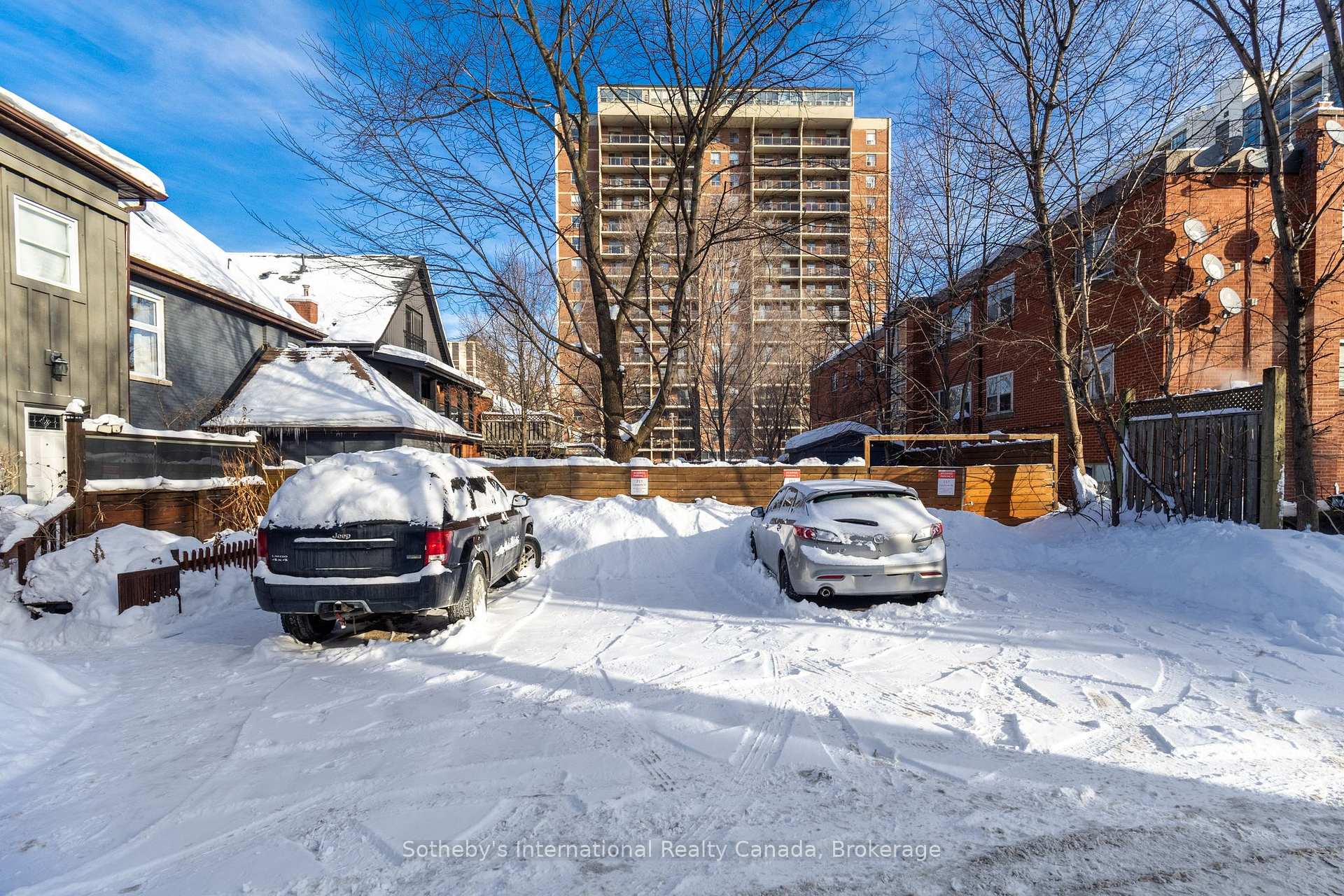 217 Caroline Street S