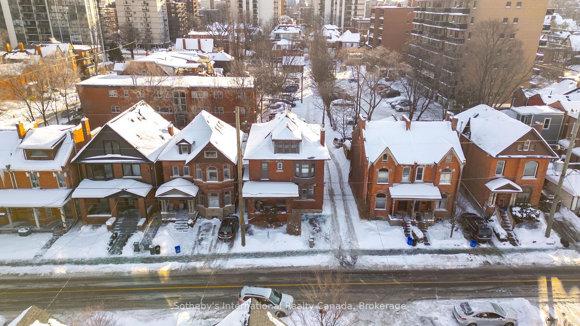 217 Caroline Street S