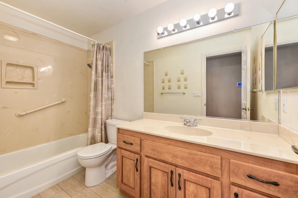 1541 E Colonial Parkway