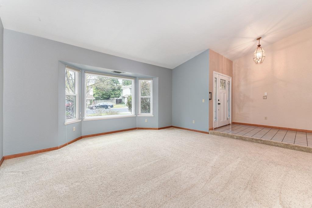 1541 E Colonial Parkway