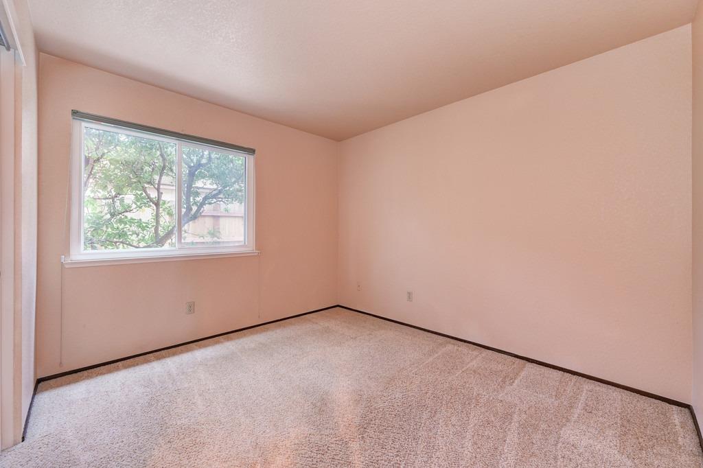 1541 E Colonial Parkway