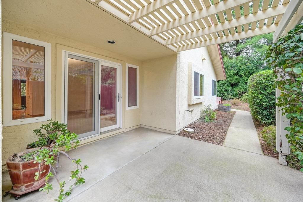1541 E Colonial Parkway