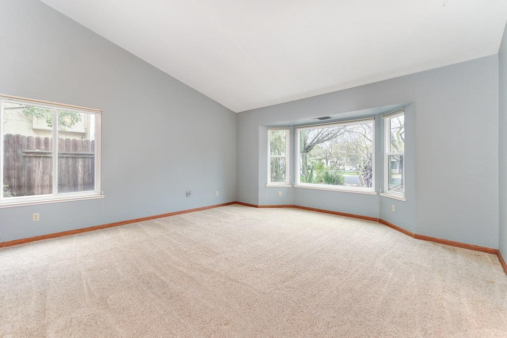 1541 E Colonial Parkway