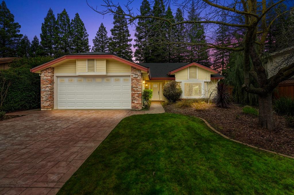 1541 E Colonial Parkway
