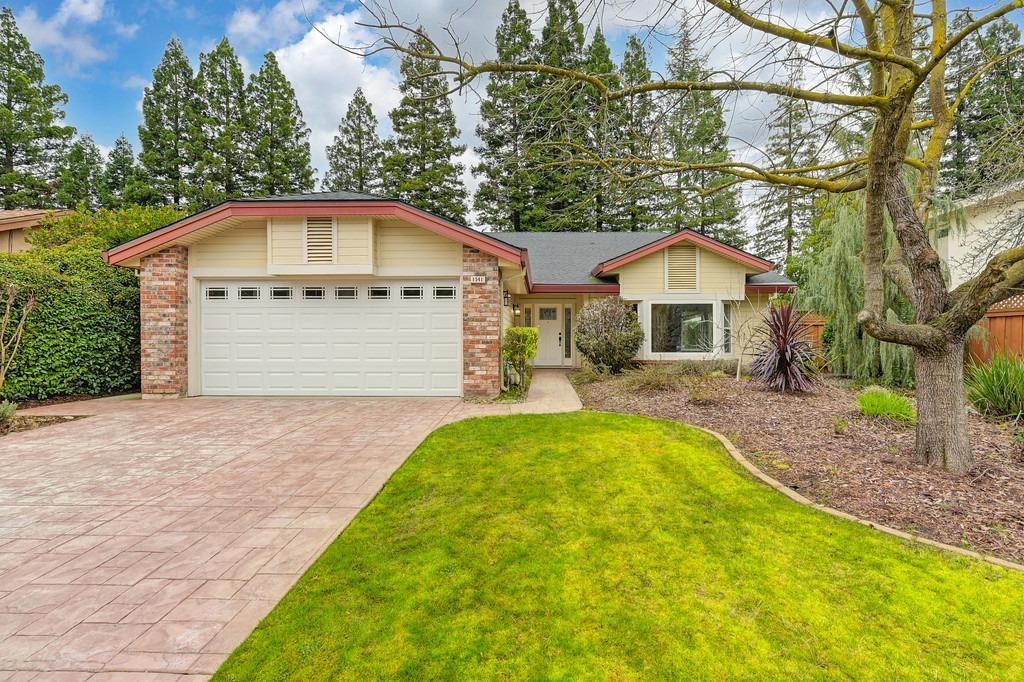 1541 E Colonial Parkway