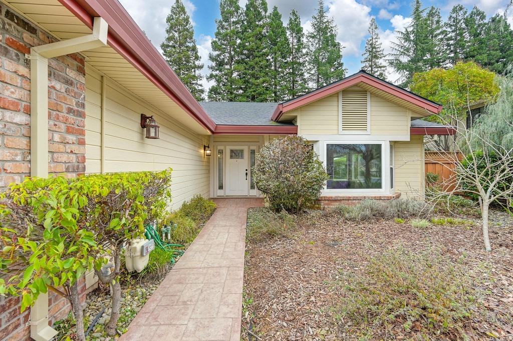 1541 E Colonial Parkway