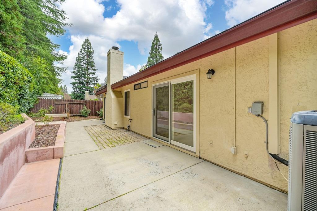 1541 E Colonial Parkway