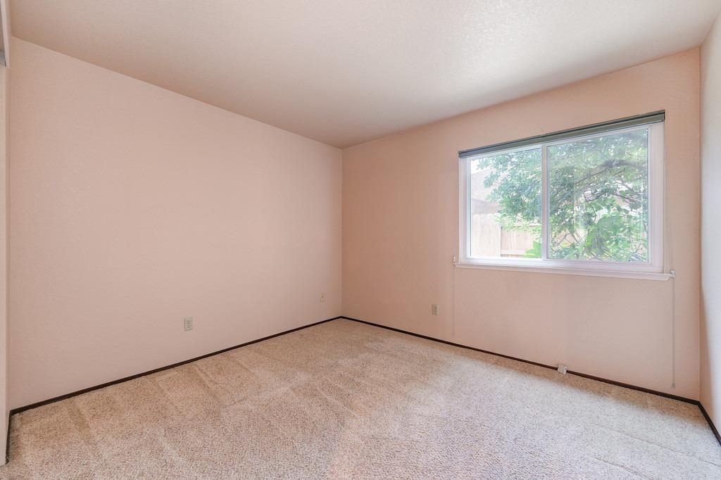 1541 E Colonial Parkway