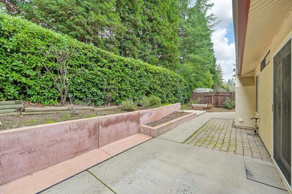1541 E Colonial Parkway