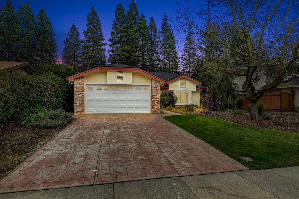 1541 E Colonial Parkway