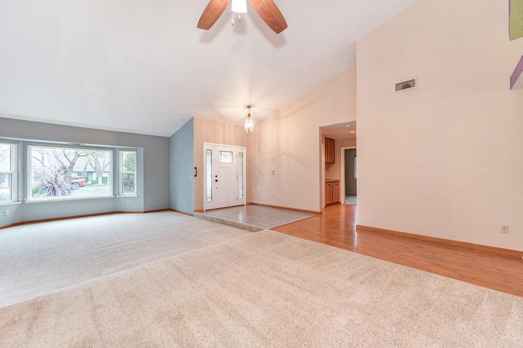1541 E Colonial Parkway
