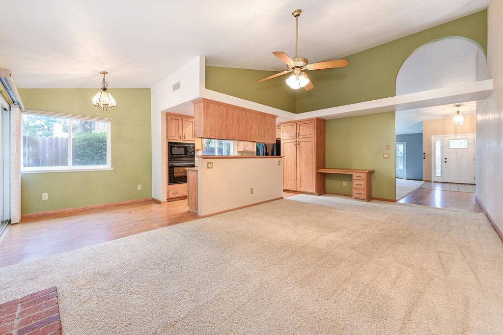 1541 E Colonial Parkway