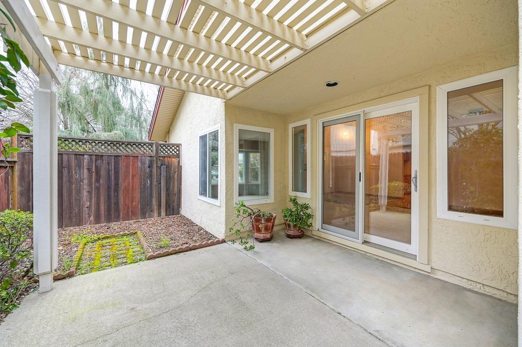 1541 E Colonial Parkway
