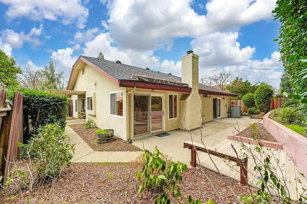 1541 E Colonial Parkway