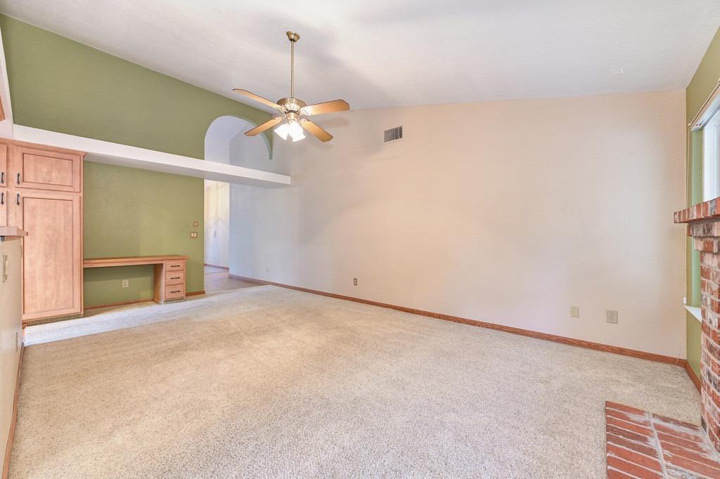 1541 E Colonial Parkway