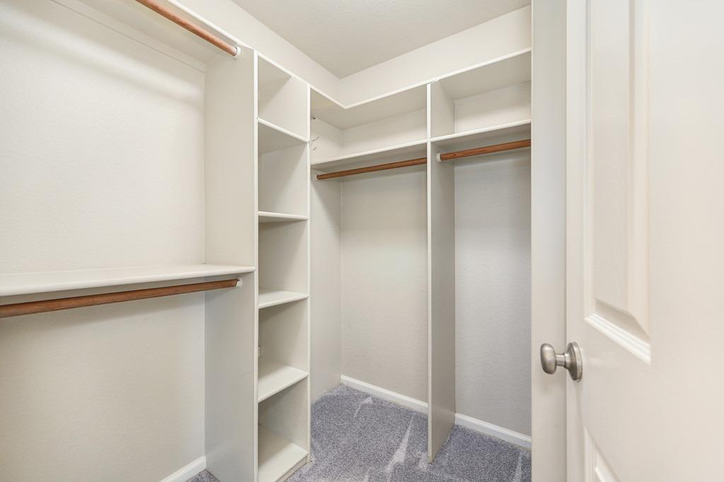 1518 E Colonial Parkway