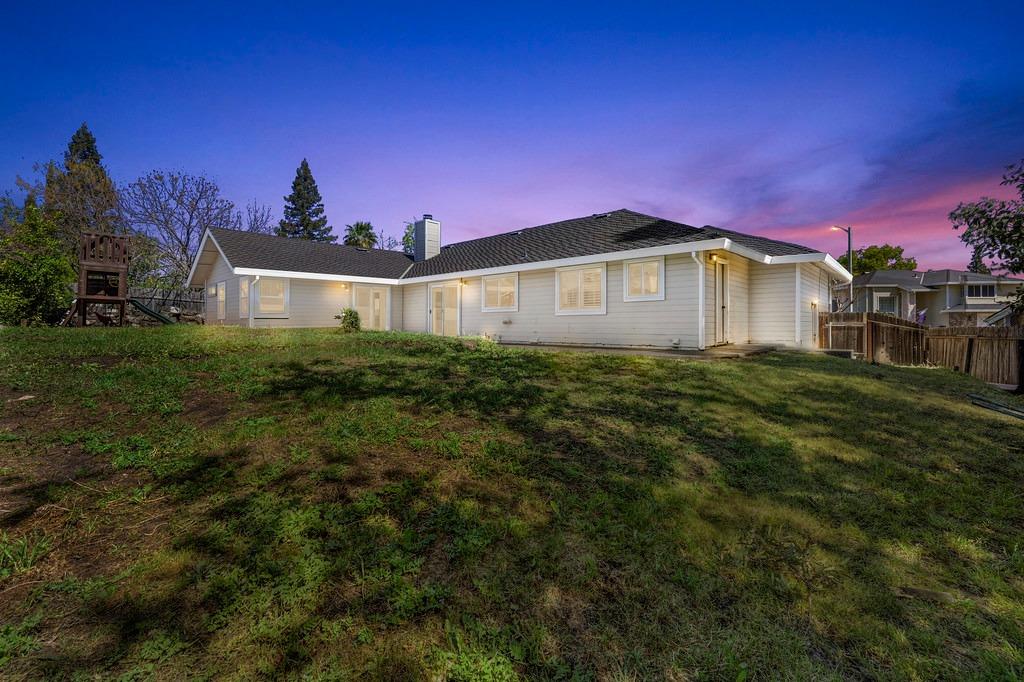 1518 E Colonial Parkway