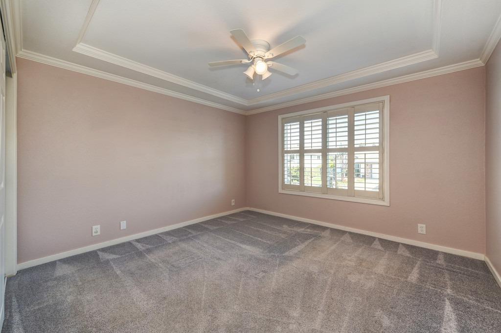 1518 E Colonial Parkway