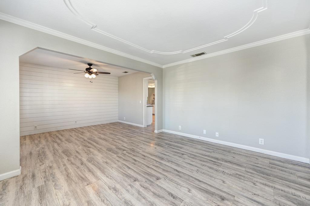 1518 E Colonial Parkway