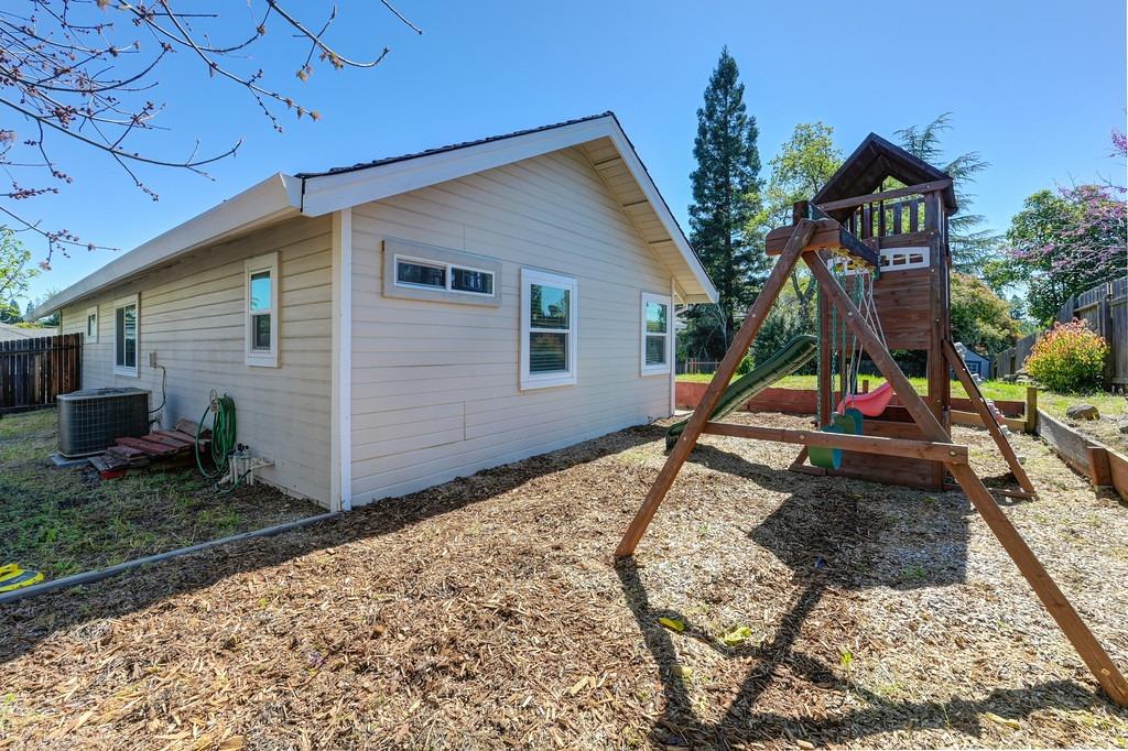 1518 E Colonial Parkway