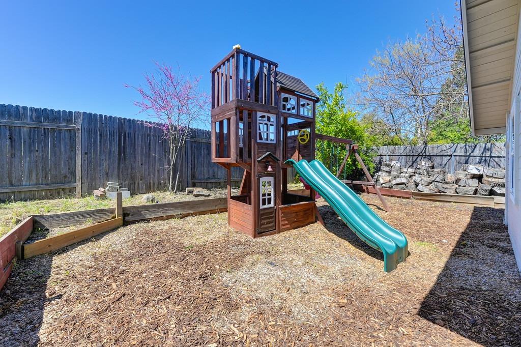 1518 E Colonial Parkway