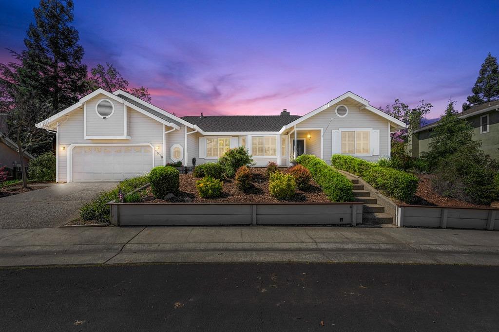 1518 E Colonial Parkway