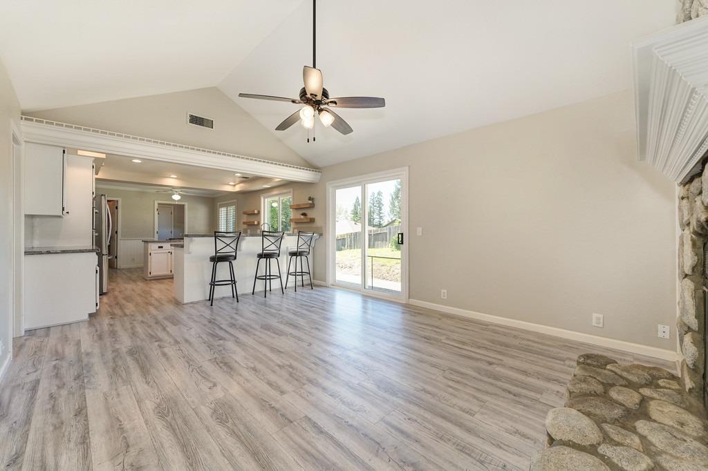 1518 E Colonial Parkway