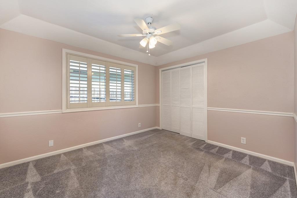 1518 E Colonial Parkway