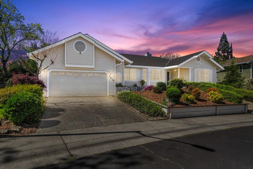 1518 E Colonial Parkway