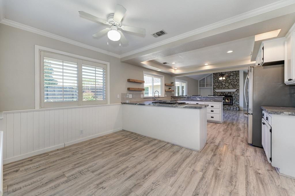 1518 E Colonial Parkway