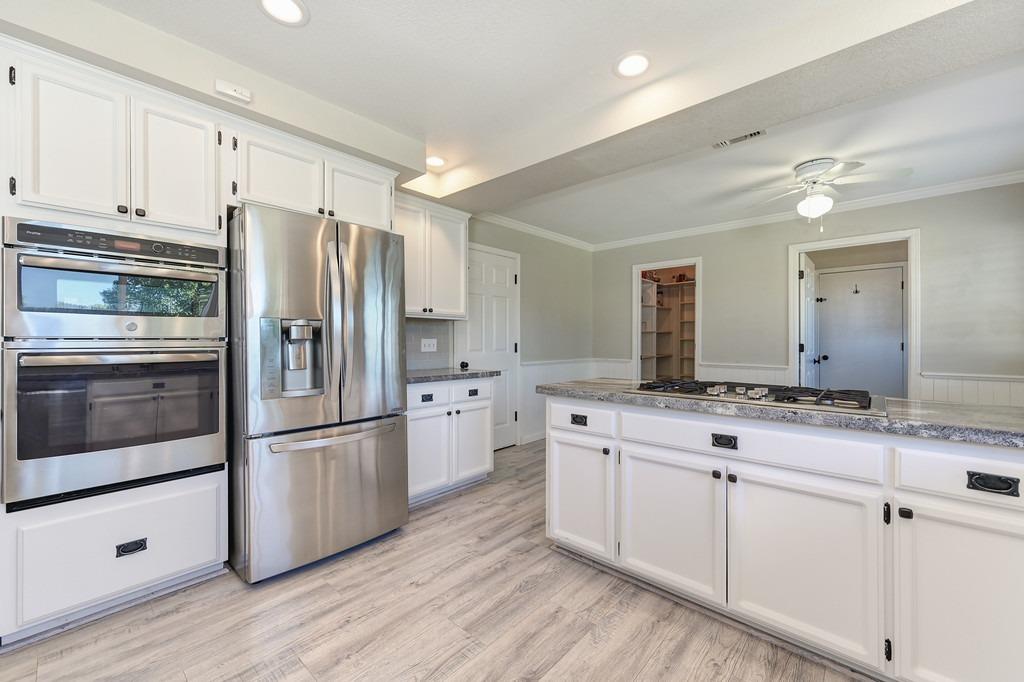 1518 E Colonial Parkway