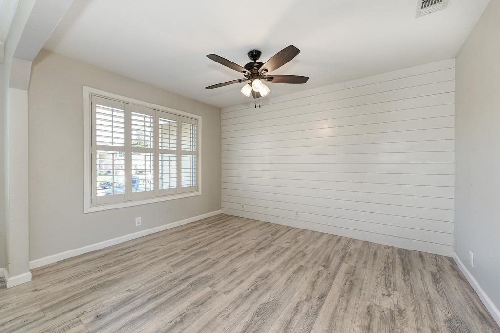 1518 E Colonial Parkway