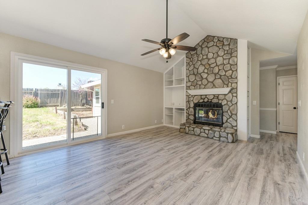 1518 E Colonial Parkway