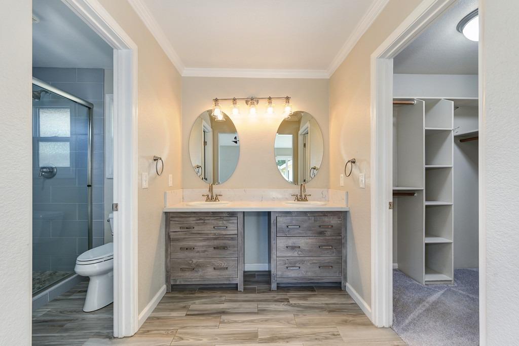 1518 E Colonial Parkway