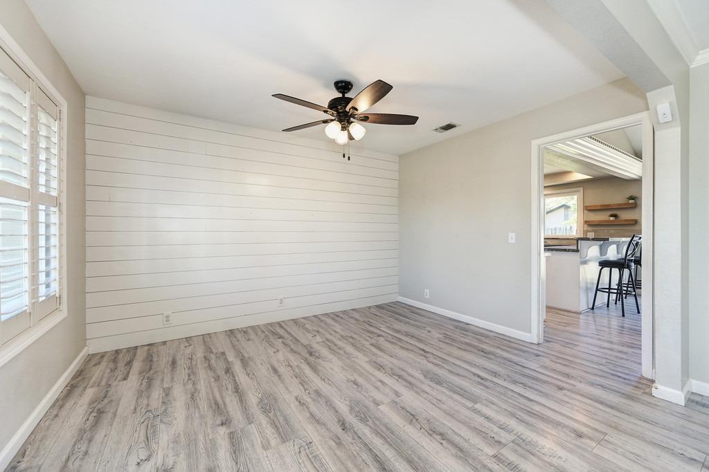 1518 E Colonial Parkway