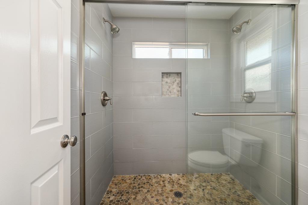 1518 E Colonial Parkway