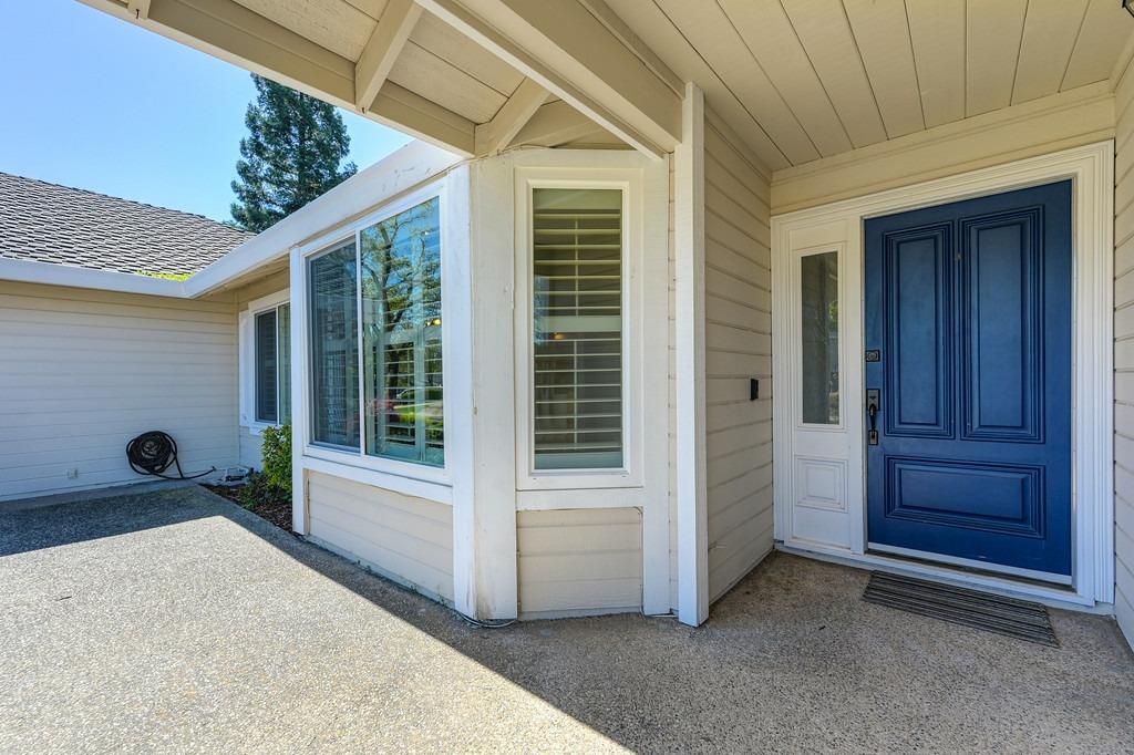 1518 E Colonial Parkway